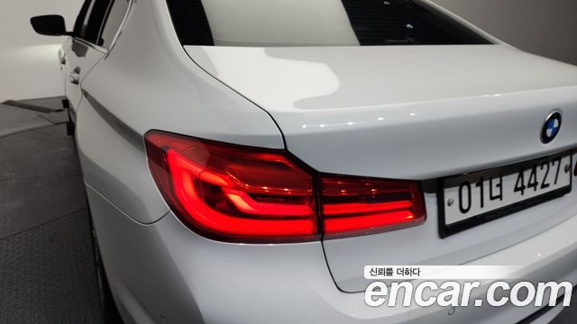 BMW 5-Series 520i Luxury