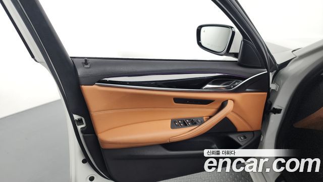 BMW 5-Series 520i Luxury