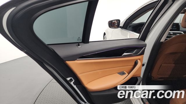 BMW 5-Series 520i Luxury