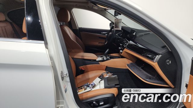 BMW 5-Series 520i Luxury
