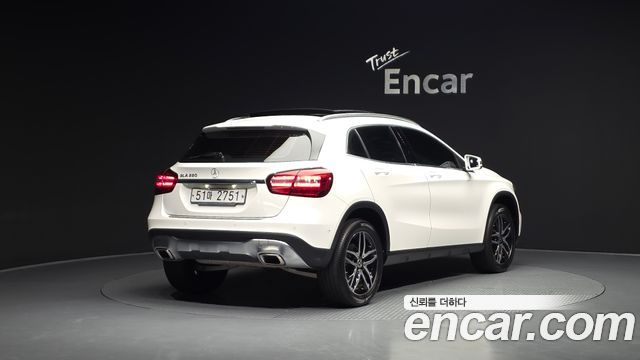 Mercedes-Benz GLA-Class GLA220