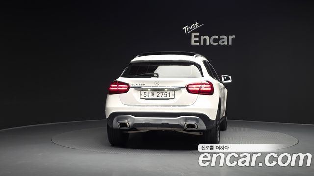 Mercedes-Benz GLA-Class GLA220