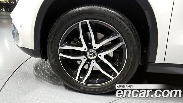Mercedes-Benz GLA-Class GLA220