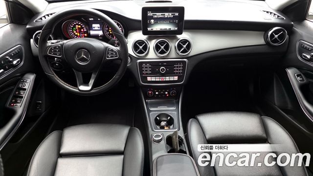Mercedes-Benz GLA-Class GLA220