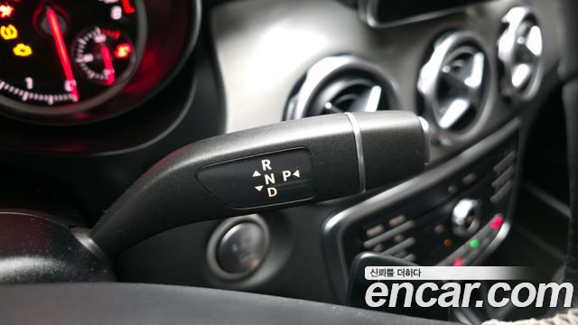 Mercedes-Benz GLA-Class GLA220
