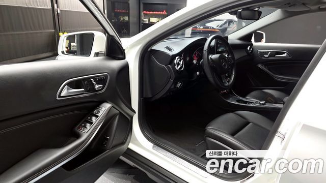 Mercedes-Benz GLA-Class GLA220