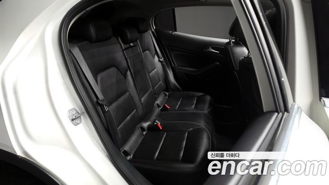 Mercedes-Benz GLA-Class GLA220