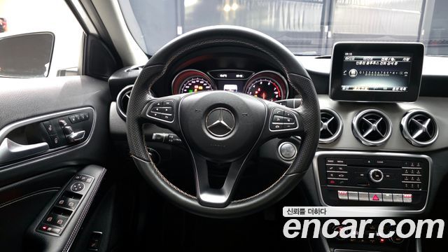 Mercedes-Benz GLA-Class GLA220