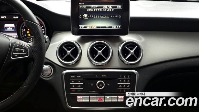 Mercedes-Benz GLA-Class GLA220