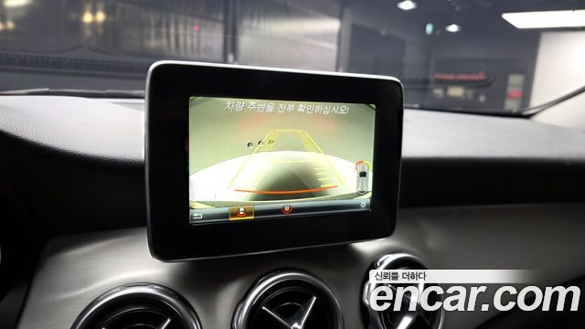 Mercedes-Benz GLA-Class GLA220