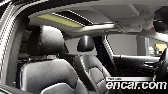 Mercedes-Benz GLA-Class GLA220
