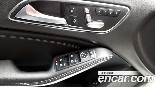Mercedes-Benz GLA-Class GLA220