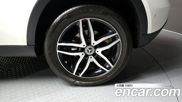 Mercedes-Benz GLA-Class GLA220