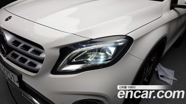 Mercedes-Benz GLA-Class GLA220