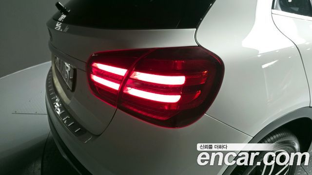 Mercedes-Benz GLA-Class GLA220