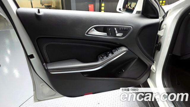 Mercedes-Benz GLA-Class GLA220