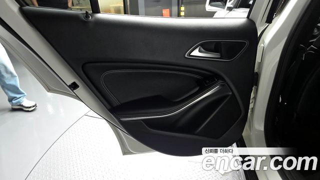 Mercedes-Benz GLA-Class GLA220