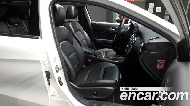 Mercedes-Benz GLA-Class GLA220