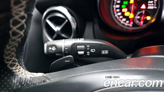 Mercedes-Benz GLA-Class GLA220