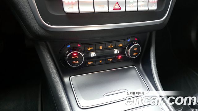 Mercedes-Benz GLA-Class GLA220