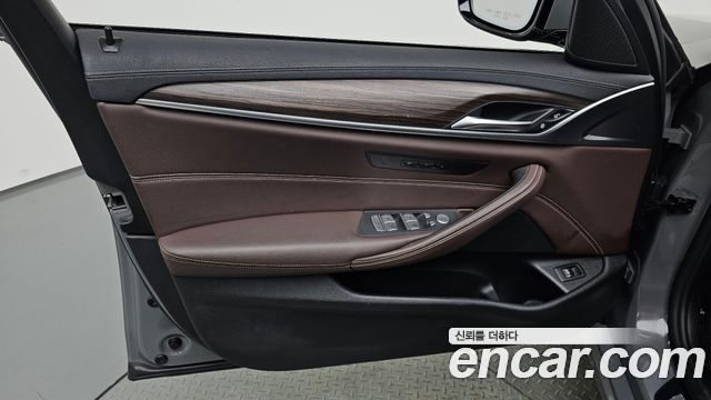 BMW 5-Series 523d Luxury
