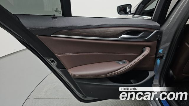 BMW 5-Series 523d Luxury