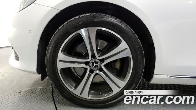 Mercedes-Benz E-Class E220d Avantgarde
