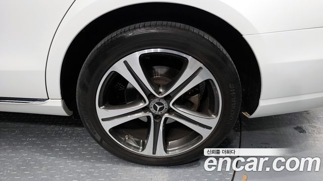Mercedes-Benz E-Class E220d Avantgarde