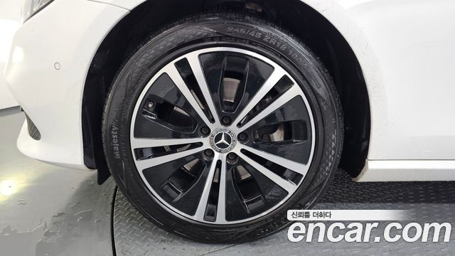 Mercedes-Benz E-Class E220d Avantgarde