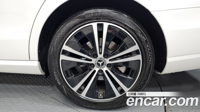 Mercedes-Benz E-Class E220d Avantgarde