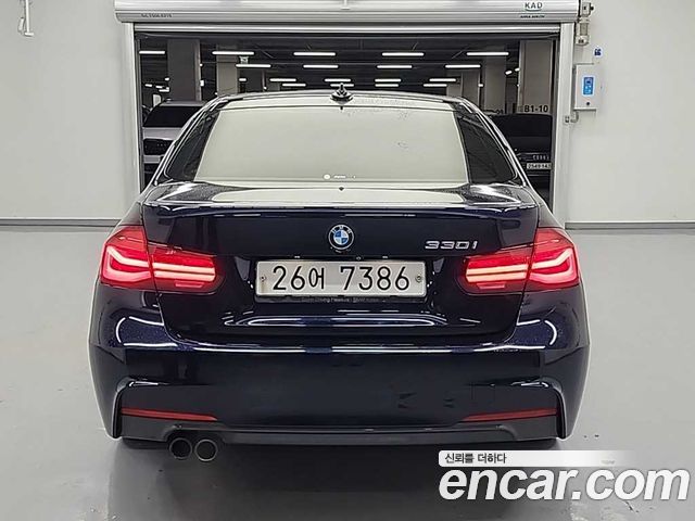 BMW 3-Series 330i M Sport Shadow