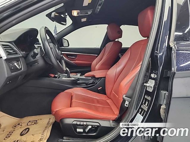 BMW 3-Series 330i M Sport Shadow