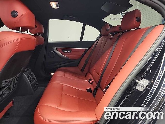 BMW 3-Series 330i M Sport Shadow
