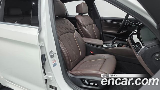 BMW 5-Series 530i xDrive M Sport Package Plus