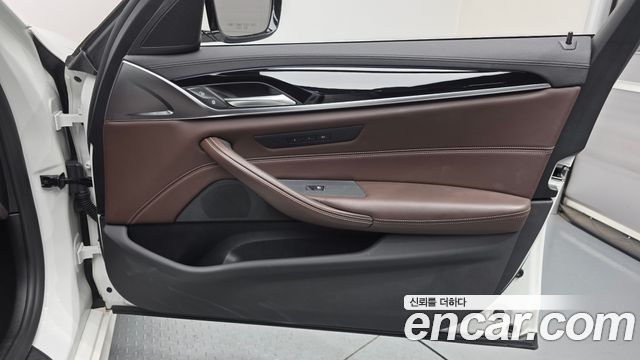 BMW 5-Series 530i xDrive M Sport Package Plus