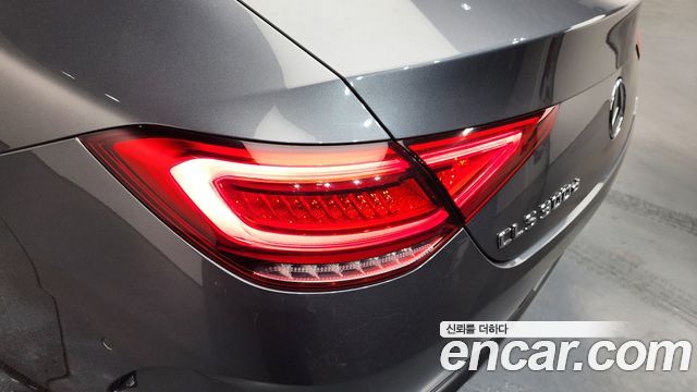 Mercedes-Benz CLS-Class CLS300d AMG Line
