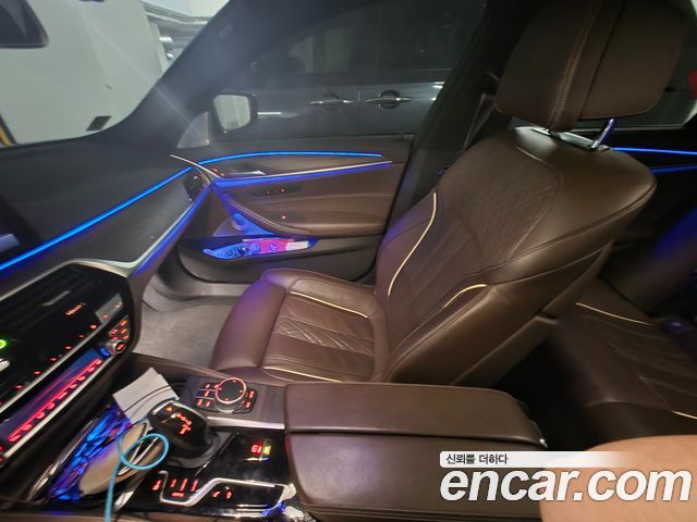 BMW 5-Series M550i xDrive