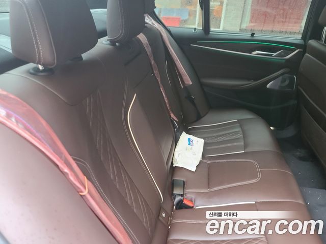 BMW 5-Series M550i xDrive
