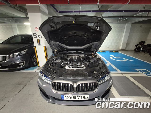 BMW 5-Series M550i xDrive