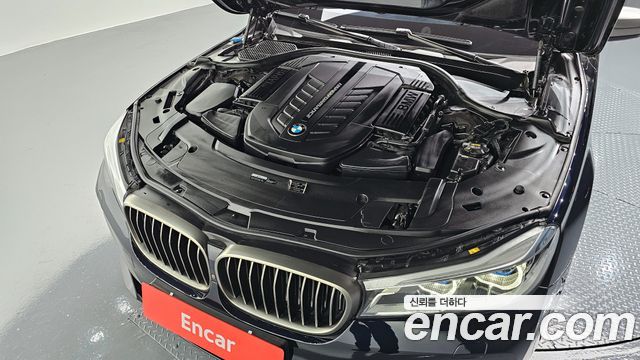 BMW 7-Series M760Li xDrive