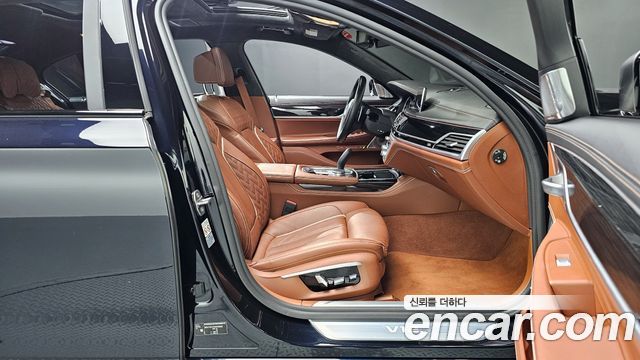 BMW 7-Series M760Li xDrive