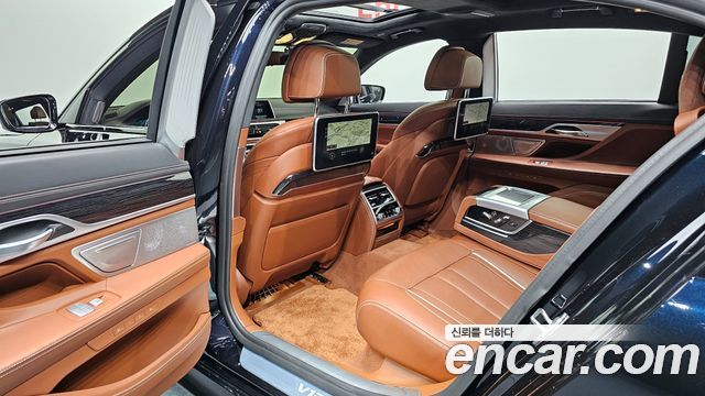 BMW 7-Series M760Li xDrive