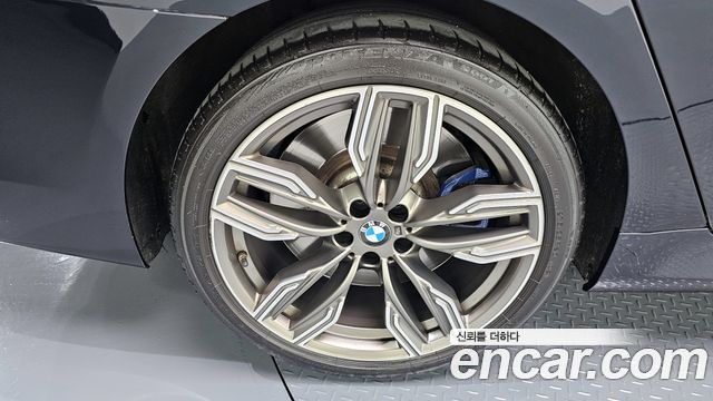 BMW 7-Series M760Li xDrive