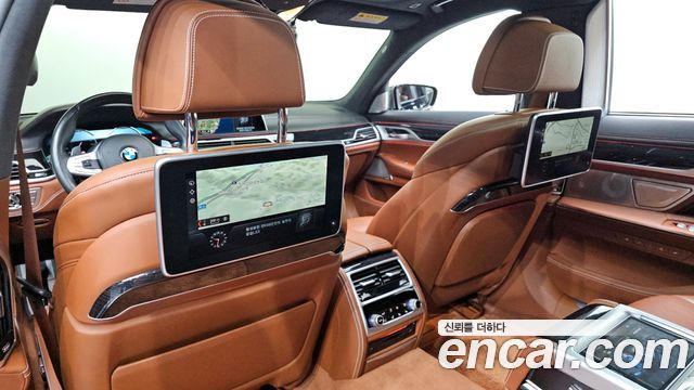 BMW 7-Series M760Li xDrive