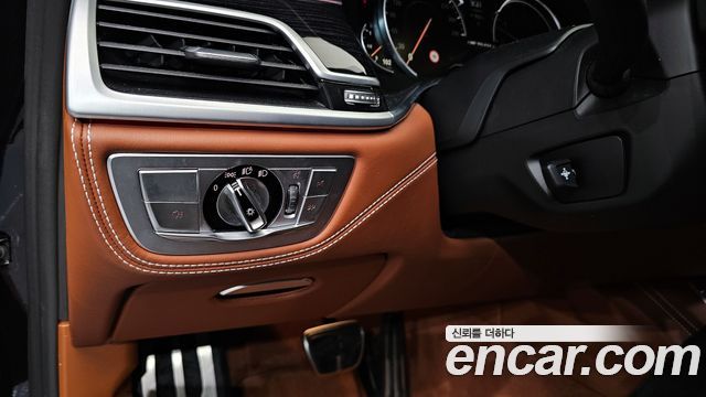 BMW 7-Series M760Li xDrive