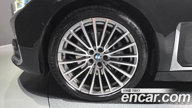 BMW 7-Series 740i Design Pure Excellence