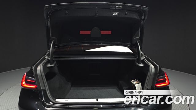 BMW 7-Series 740i Design Pure Excellence