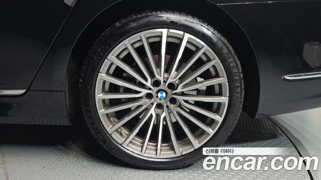 BMW 7-Series 740i Design Pure Excellence
