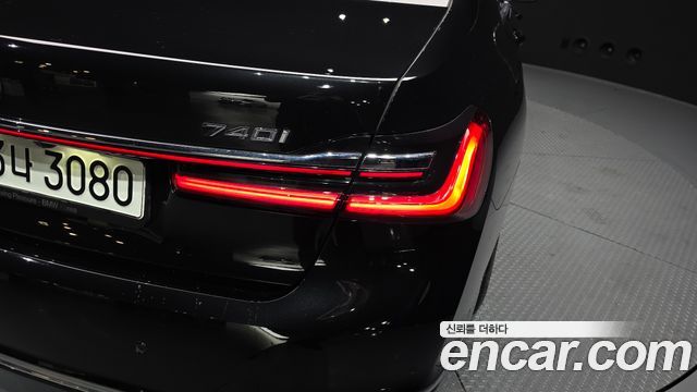 BMW 7-Series 740i Design Pure Excellence