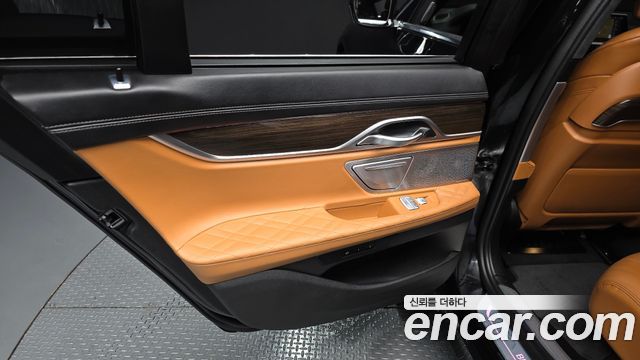 BMW 7-Series 740i Design Pure Excellence